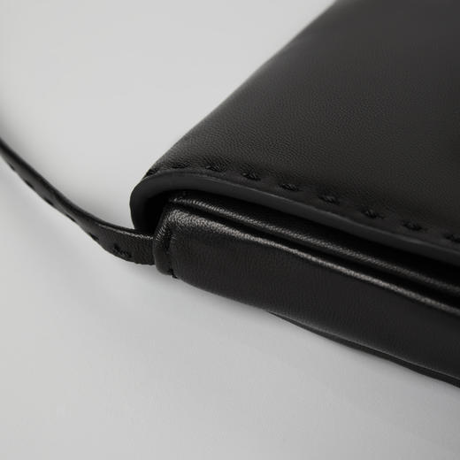 ROMI STUDIO“质感至上”混种羊皮革翻盖磁扣软皮单肩包 RWBLP31541 商品图2