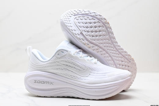 耐克NIKE VOMERO 18 PLUS舒适减震防滑低帮跑步鞋HM6805-101男女鞋 商品图4