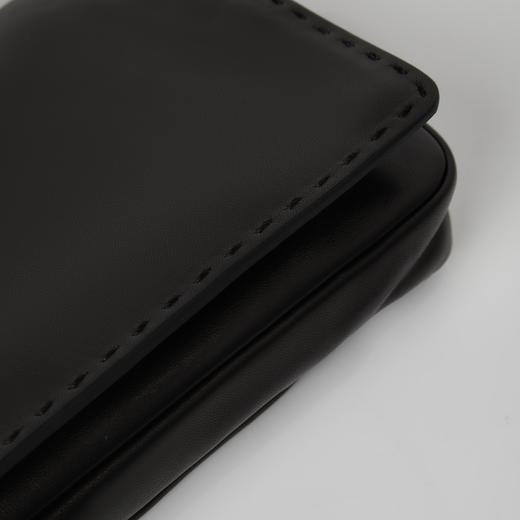 ROMI STUDIO“质感至上”混种羊皮革翻盖磁扣软皮单肩包 RWBLP31541 商品图3