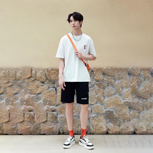 【断码清仓】HX 夏季圆领短袖T恤印花彩绘宽松情侣打底衫微宽松S102522546101 商品图4