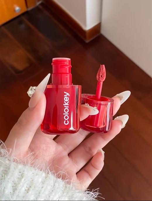 珂拉琪捏捏唇泥！✨又润又哑光的口红💄不拔干！戴口罩也蹭不花！色号都巨好看！ 这个造型就像琥珀糖一样好捏~ 商品图5