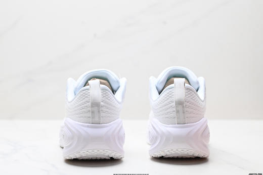 耐克NIKE VOMERO 18 PLUS舒适减震防滑低帮跑步鞋HM6805-101男女鞋 商品图5