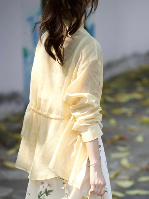 【百图lulu定制】【抽褶防晒衫】【买就送白色吊带】莱赛尔天丝 后背抽褶 收腰 凉爽 长袖防晒衬衫 商品图1