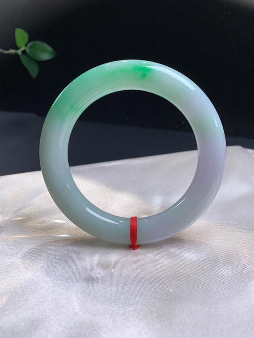 612847，57.5圆条手镯，色辣绿，条形不错，干净均匀 商品图3
