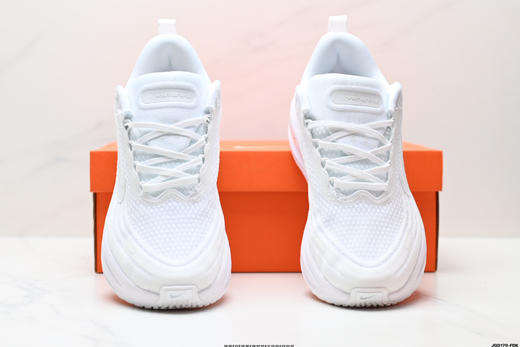 耐克NIKE VOMERO 18 PLUS舒适减震防滑低帮跑步鞋HM6805-101男女鞋 商品图6