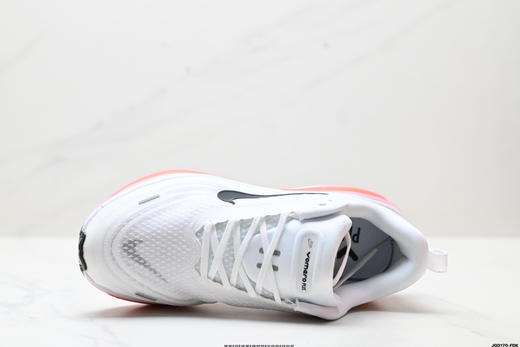 耐克NIKE VOMERO 18 PLUS舒适减震防滑低帮跑步鞋HM6805-101男女鞋 商品图1