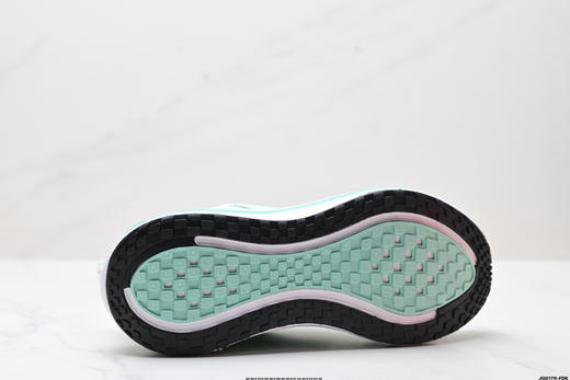 耐克NIKE VOMERO 18 PLUS舒适减震防滑低帮跑步鞋HM6805-101男女鞋 商品图8