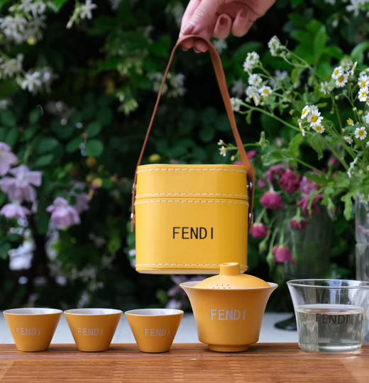 贸易公司渠道，外贸FENDI芬迪svip会员礼遇茶具礼盒套装，旅行套装。五件套➕收纳盒。数量不多 商品图0