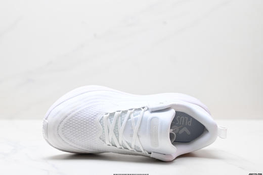 耐克NIKE VOMERO 18 PLUS舒适减震防滑低帮跑步鞋HM6805-101男女鞋 商品图1