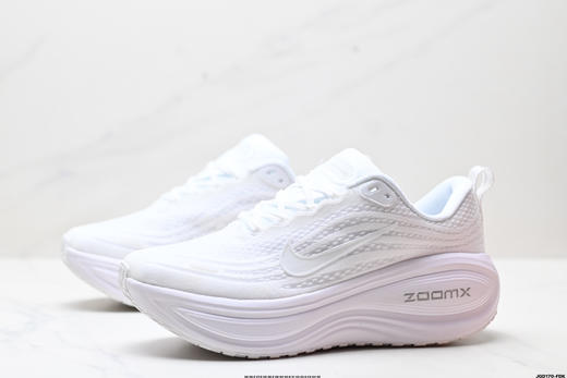 耐克NIKE VOMERO 18 PLUS舒适减震防滑低帮跑步鞋HM6805-101男女鞋 商品图3