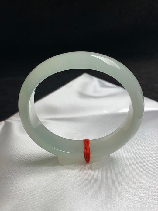 612851，55圈口，冰葡萄肉正圈平安镯，清爽葡萄肉，种老水足，底子冰胶起光，宽版贵妃 商品图3