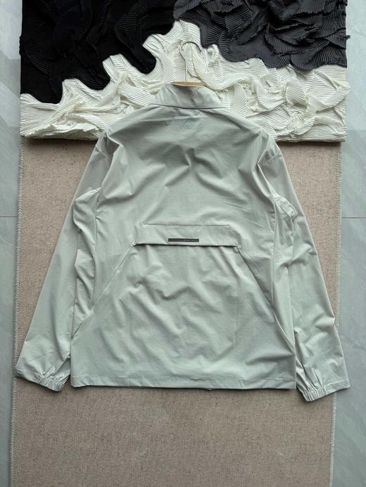 点此购买 迪桑特TRAINING系列综训男士针织运动上衣防晒衣 LL 317185 商品图4