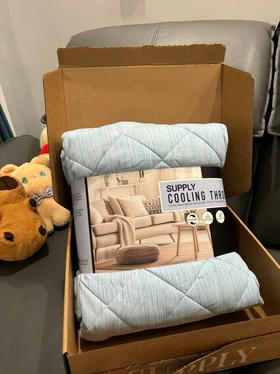 美单原单SUPPLY纯棉冷感被，客户退单，正面100%针织纯棉，内面55%（尼龙+PE）复合+45%尼龙，中间填充100%聚酯纤维，三层面料绗缝！