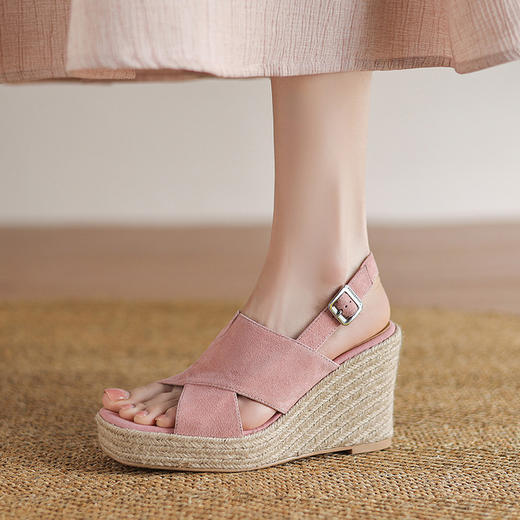 【预售5天】度假风草编防水台9cm坡跟高跟鞋，法式交叉带鱼嘴罗马凉鞋NWS1&N9779 商品图1