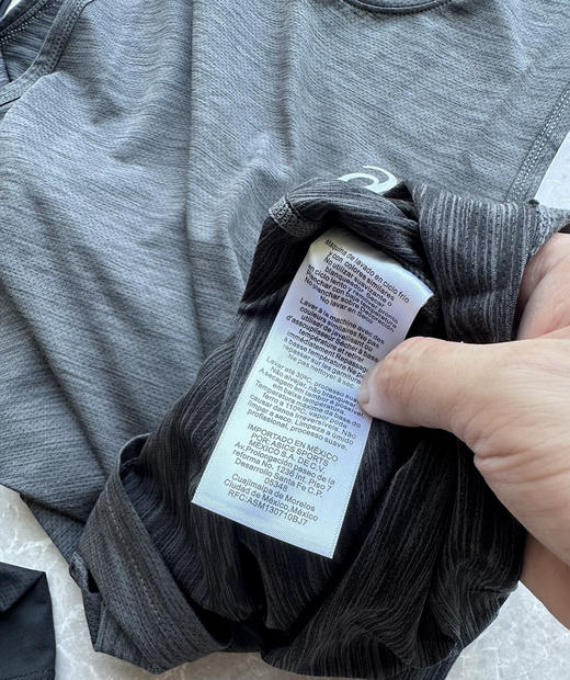 全新正品Asics亚瑟士弹力速干透跑步背心马拉松篮球运动坎肩
25年新款 官网35美金 3M反光印花logo
主标洗标全 无吊牌 黑色 灰色 都百搭
尺码M-XXL 商品图5