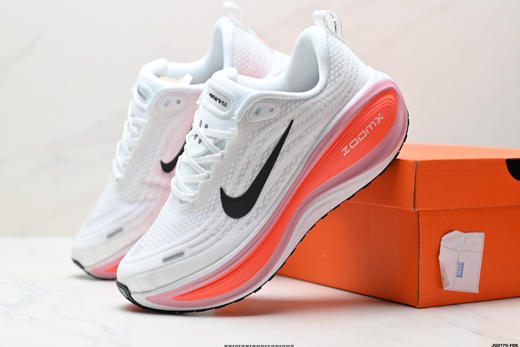 耐克NIKE VOMERO 18 PLUS舒适减震防滑低帮跑步鞋HM6805-101男女鞋 商品图7