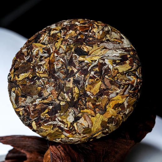 12月4日上午9点【拼团购】【古树金叶】2025年头春头采古树黄金叶“口粮的天花板”价格亲民老茶客手中的宝物200克/饼 5饼/提 商品图3