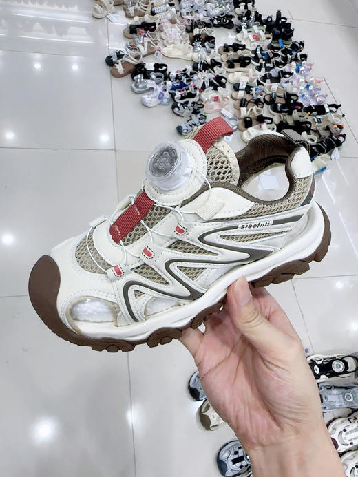 大树 2251 包头凉鞋纽扣卡35码 商品图0