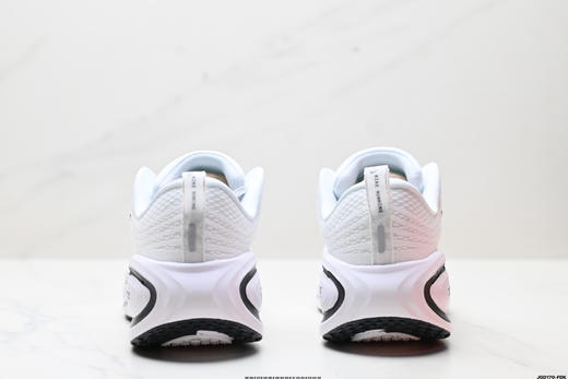 耐克NIKE VOMERO 18 PLUS舒适减震防滑低帮跑步鞋HM6805-101男女鞋 商品图4