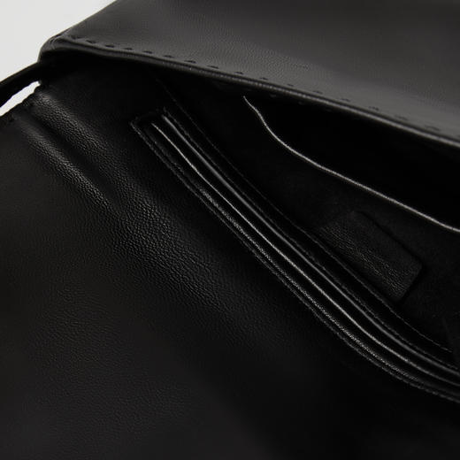 ROMI STUDIO“质感至上”混种羊皮革翻盖磁扣软皮单肩包 RWBLP31541 商品图4