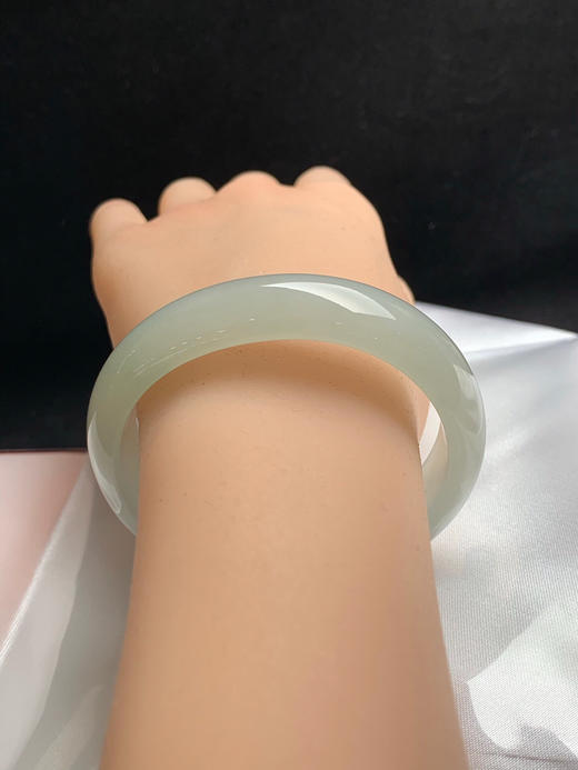 612851，55圈口，冰葡萄肉正圈平安镯，清爽葡萄肉，种老水足，底子冰胶起光，宽版贵妃 商品图5