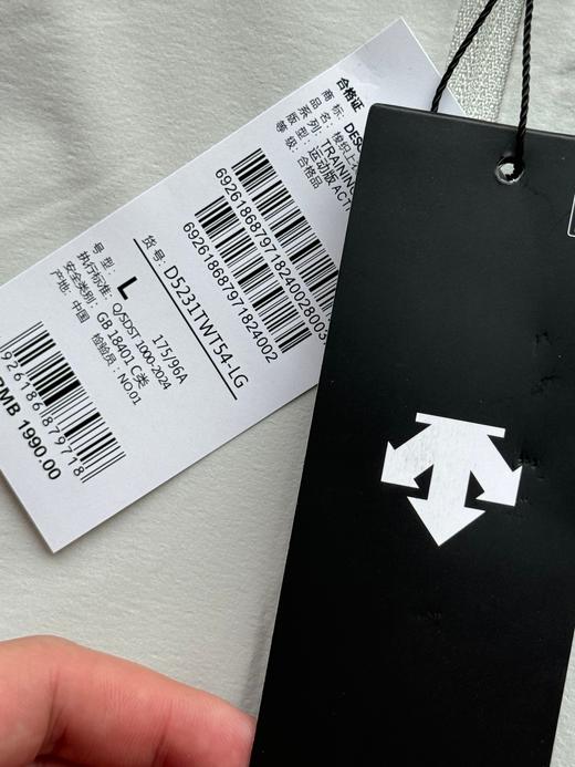 点此购买 迪桑特TRAINING系列综训男士针织运动上衣防晒衣 LL 317185 商品图12