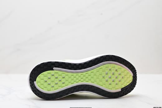 耐克NIKE VOMERO 18 PLUS舒适减震防滑低帮跑步鞋HM6805-101男女鞋 商品图8