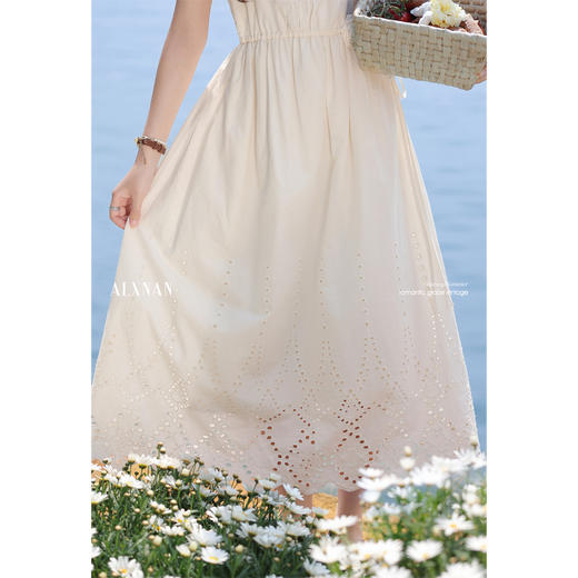 鹿向南「诺丁轻舞」浅杏色方领无袖背心连衣裙夏新款清纯收腰长裙 商品图3