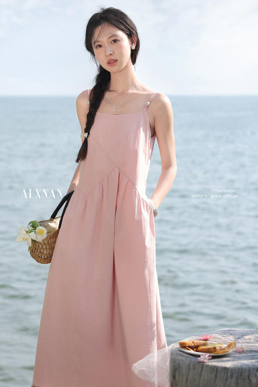 【65折秒杀】鹿向南「半糖桃饮」气质优雅设计感粉色夏季吊带连衣裙女A字长裙L55507 商品图5