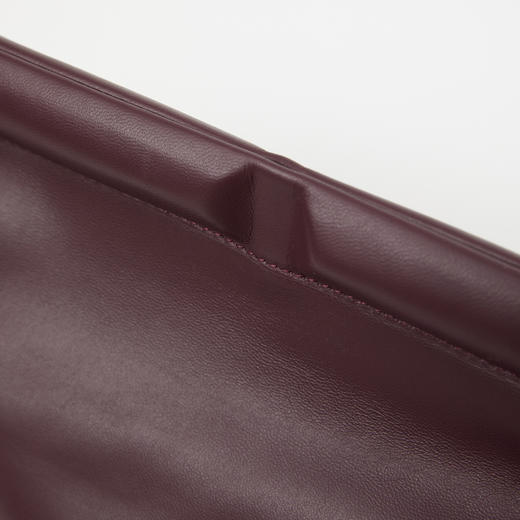 ROMI STUDIO低奢通勤复古荔枝纹羊皮小方酒红手拿包RWCLP31907 商品图4