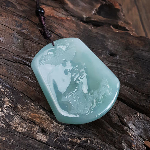 【天然正品】天然精品厚桩细腻糯冰种蓝水料马上发财无事牌翡翠吊坠项链53.8*41.8*7.7MM（皆取最大值）中性款现售价：3280！090425AH71 商品图3