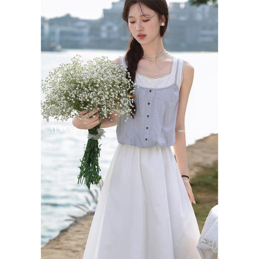 【6折秒杀】鹿向南「夏日乐悠悠」蓝白无袖假两件背心连衣裙夏新款时尚长裙女L55527 商品图0