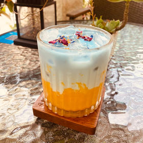 【金色海岸】  (椰乳+芒果+蝶豆花)