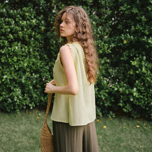 OLrain欧芮儿绿色法式蕾丝无袖衬衫背心女夏季2025新款镂空上衣 商品图3