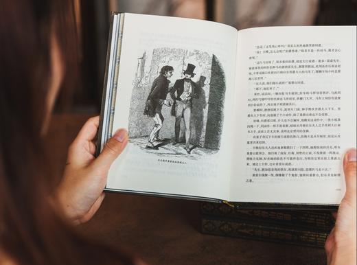 《基督山伯爵》（金装宝藏烫金刷边版·全4册） 赠礼1：大仲马纪念藏书票1枚。 赠礼2：《基督山伯爵》随机人物卡书签。 赠礼3：大仲马、基督山伯爵研究别册——《基督山宝藏》。  商品图4