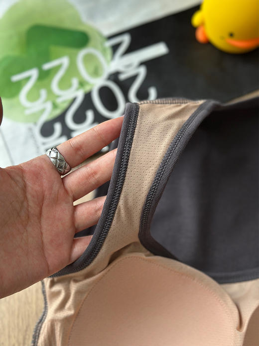 【从九款背心里选出来的 最终版 板娘同款背心】部分预售7-10天  斜方肌、副乳隐藏术背心 专业防跑杯 升级透气水滴杯 聚拢有型 外穿好看 商品图8