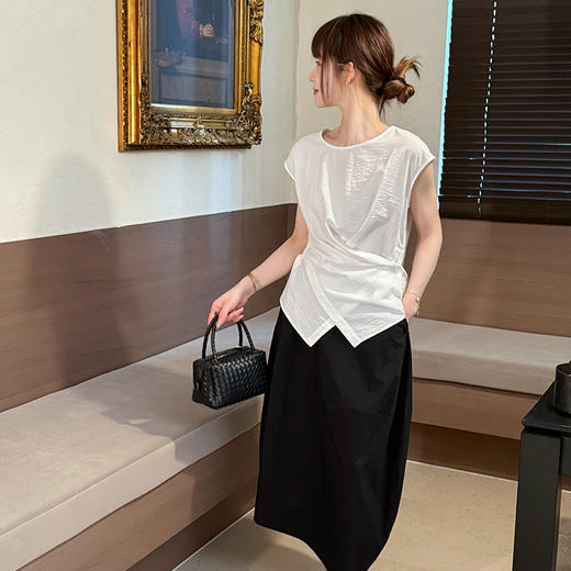 【预售7天】交叉上衣&不规则半裙 商品图0