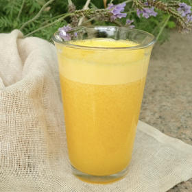 鲜榨橙汁Freshly Squeezed Orange Juice