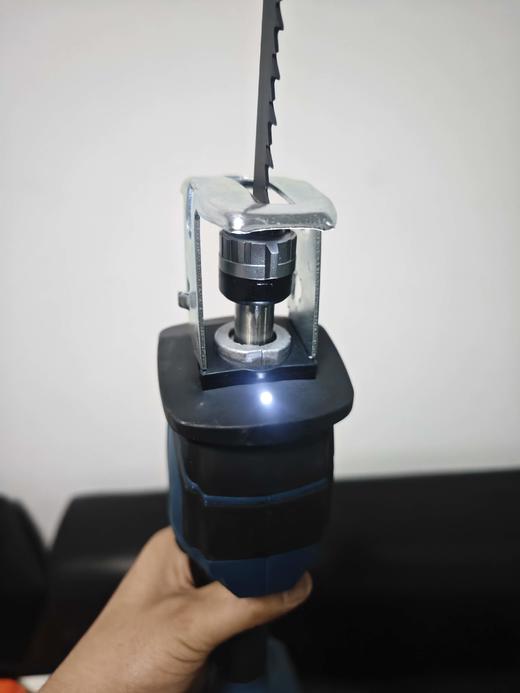 【货号00050】包邮奇磨全友插脚21V锂电马刀锯锂电往复锯电链锯5串电池一电一充送4根锯条 商品图5