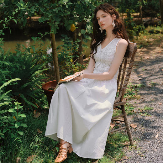 OLrain欧芮儿白色法式V领蕾丝收腰连衣裙女夏季2025新款显瘦长裙 商品图4