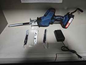 【货号00050】包邮奇磨全友插脚21V锂电马刀锯锂电往复锯电链锯5串电池一电一充送4根锯条