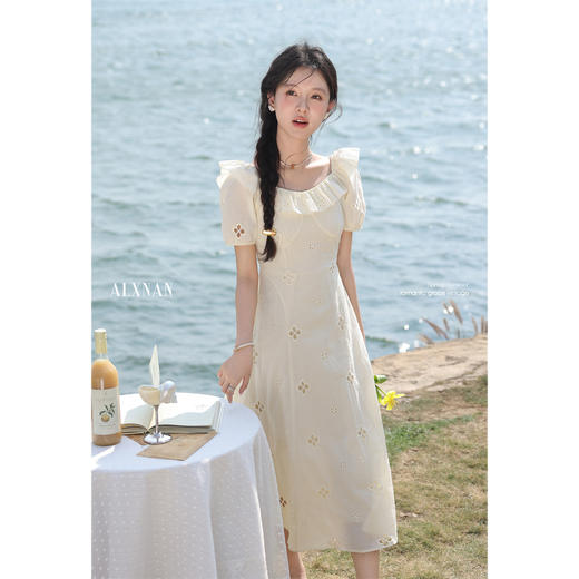 鹿向南「云朵午茶」法式气质短袖木耳边连衣裙女夏镂空收腰长裙子 商品图2