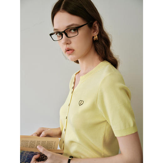 OLrain欧芮儿黄色刺绣毛针织开衫女夏季2025新款V领简约短袖上衣 商品图3