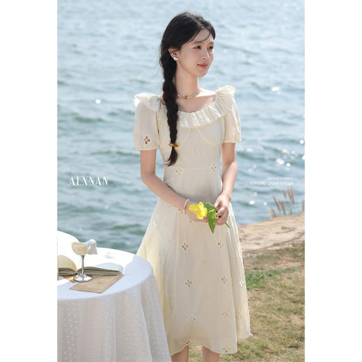 鹿向南「云朵午茶」法式气质短袖木耳边连衣裙女夏镂空收腰长裙子 商品图1