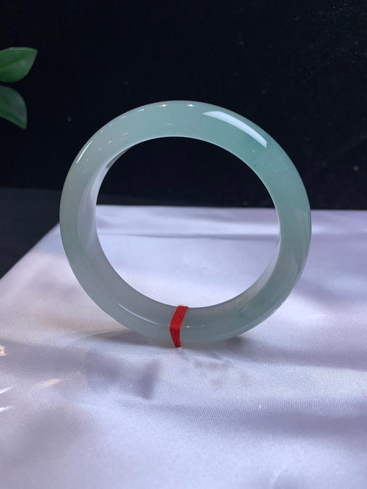 612852，56冰飘花手镯，种特别老，冰冰的，冰晴底飘一抹小蓝花 商品图2