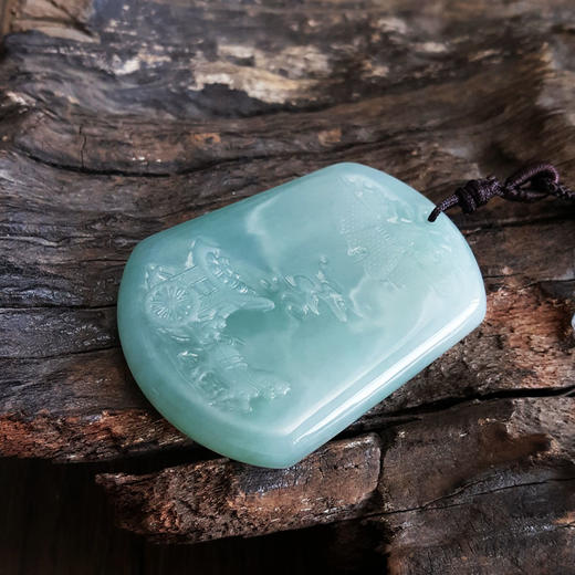 【天然正品】天然精品厚桩细腻糯冰种蓝水料马上发财无事牌翡翠吊坠项链53.8*41.8*7.7MM（皆取最大值）中性款现售价：3280！090425AH71 商品图5