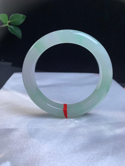 612854，58淡春彩手镯、冰糯底，底妆特别细，清新有特色，整条干净 商品图0