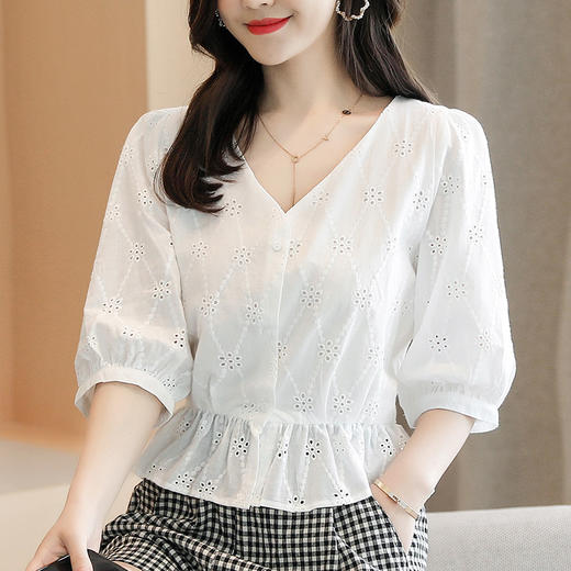 丁摩 绣花镂空白衬衫女五分袖夏季短款上衣纯棉v领衬衣5ZF-2069 商品图5