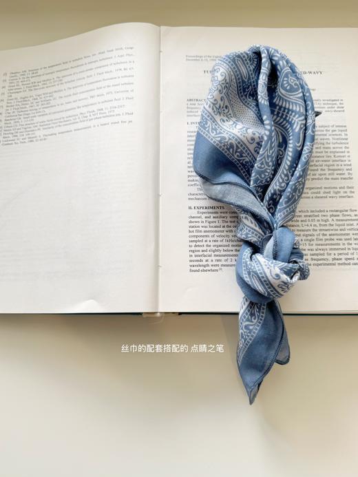 随身携带你的风景 | 简约通勤+黄金分割+舒适透气针织连衣裙 配丝巾 藏青色 商品图6