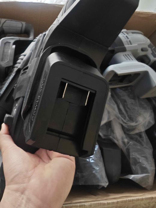 【货号04412】包邮锂电电锤机头送转换器大艺牧田款通用颜色随机发无刷电锤 商品图4